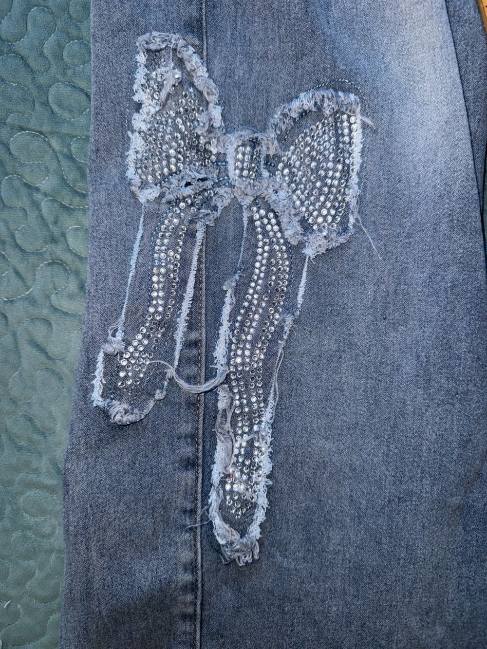 Blue Wide-Leg Jeans with Bow Appliqués - Picture 7 of 14